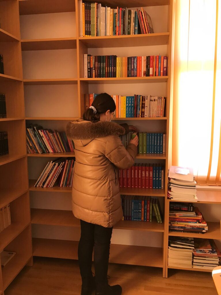 Document Duplication Biscuit Școala Gimnazială Romanu, Brăila din Romanu, are nevoie de Biblioteca școlii